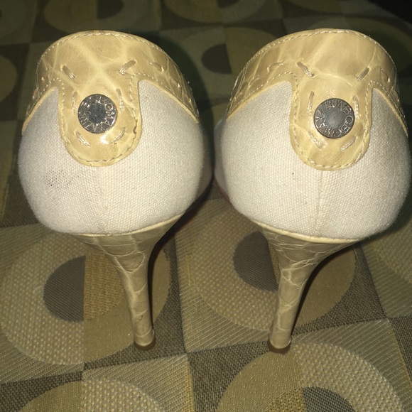 BCBG MaxAzria pointy toe heels - Picture 5 of 5